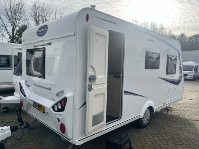 Caravelair Alba Style 430 met mover 