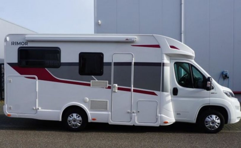 Rimor 4 pers. Rent a Rimor motorhome in Putten? From € 98 pd - Goboony photo: 1