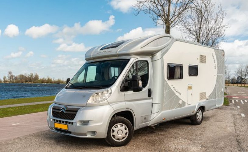 Giottiline 4 pers. Rent a Giottiline motorhome in Zoeterwoude? From € 99 pd - Goboony photo: 0