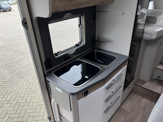 Hymer Exsis-T 580 Pure Automaat * Zonnepanelen * Multimedias foto: 7