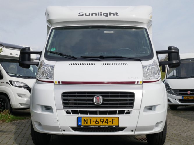 Sunlight T 58, Compact 6 Meter Semi-Integral, Fransbed!! photo: 1