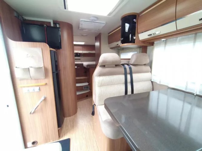 Adria Coral S 670 SL enkelebedden bj 2011  foto: 13