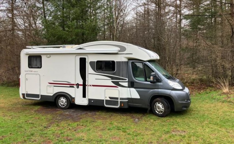 Adria Mobil 6 pers. Vous souhaitez louer un camping-car Adria Mobil à Maasdijk ? À partir de 91 € pj - Goboony photo : 0