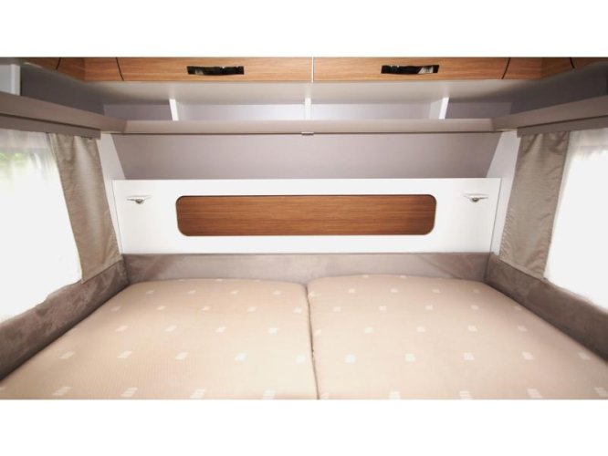 Eriba Nova 480 V-bed/Mover/Thule luifel  foto: 6