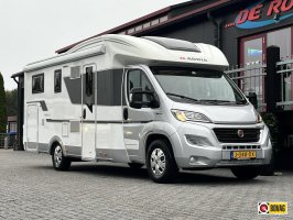 Adria Matrix Plus 670 SL -lengtebedden en hefbed 