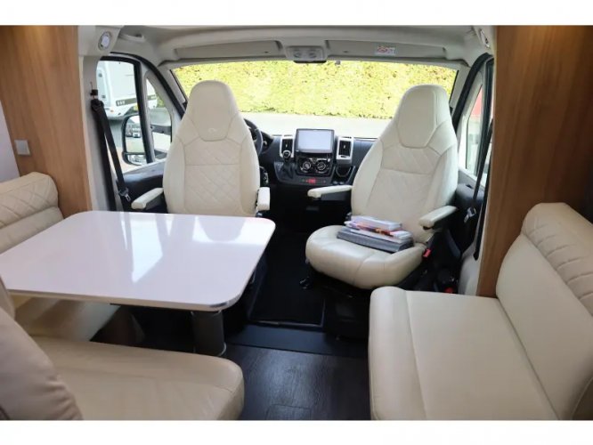 Adria Coral Plus 670 SC 160 Pk, Wintercamper  foto: 10