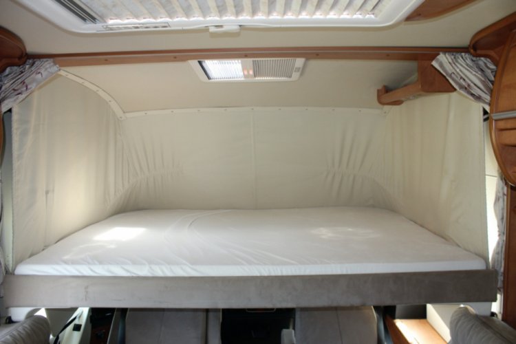 Carthago 4.2  Integraal 2.3 M-jet 148 PK, Alko chassis light, Motor-airco, Hefbed & dwarsbed, Garage, Draaistoelen voor, L zit, zij-zit, etc. Marum (Groningen) foto: 23