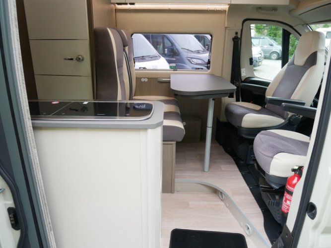 Chausson Twist V594 VIP Road Line, 6 Meter Buscamper, Dwarsbed!! foto: 7