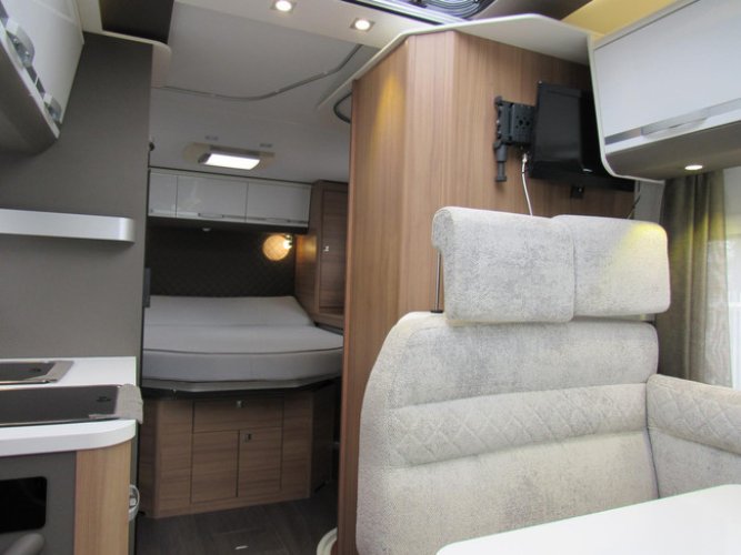 Adria Coral 600 sc Queensbed Groot Panodak 162PK bj2019 foto: 9