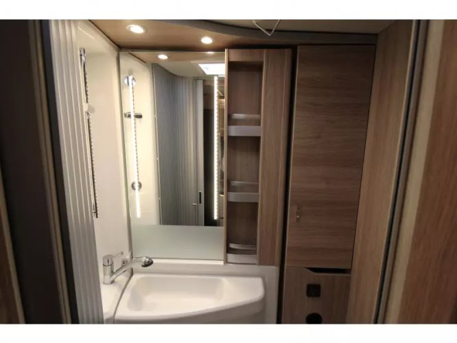 Knaus Sky TI 650 MEG Platinum / Lengte bedden  foto: 9