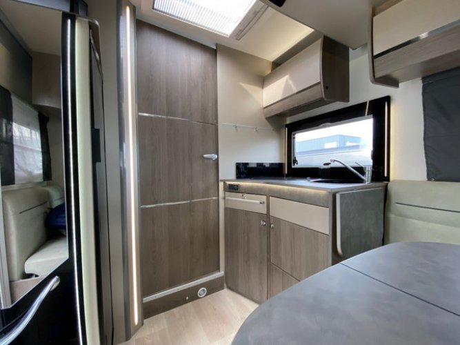 Chausson Titanium 768 Automaat Queensbed 24.809km 2019 foto: 18