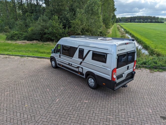 ADRIA TWIN 640SL lengtebedden busbiker