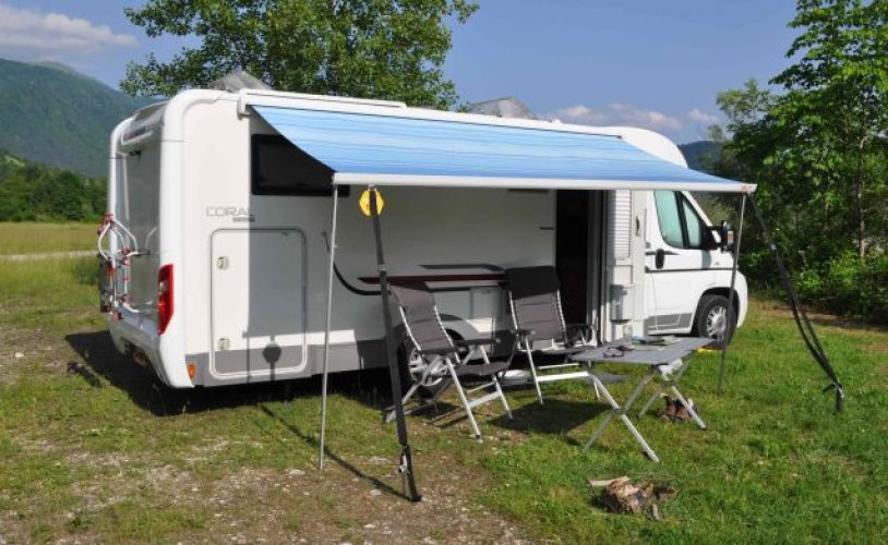 Adria Mobil 3 pers. Vous souhaitez louer un camping-car Adria Mobil à Kring van Dorth ? À partir de 103 € pj - Goboony photo : 1