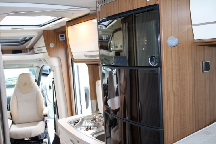 Compact lichtgewicht en smalle Hymer Exsis T 578 Experience enkele bedden (53  foto: 31