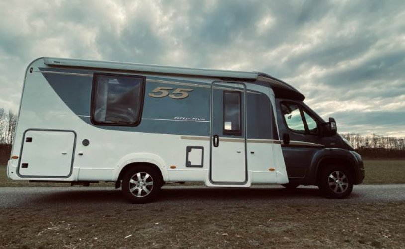 Burstner 3 pers. Rent a Burstner motorhome in Oldenzaal? From € 103 pd - Goboony photo: 0