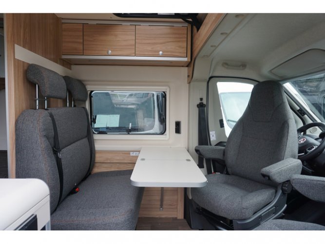 Hymer Ayers Rock Fiat Ducat 140PK 9 traps automaat foto: 12