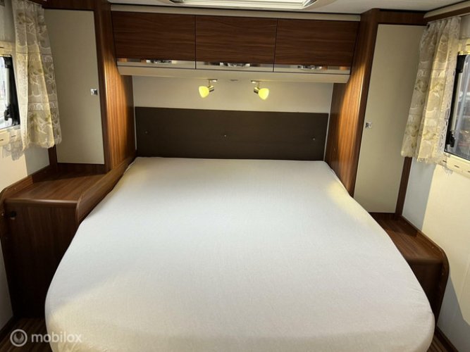 Adria Coral S 690SC Queensbed foto: 12