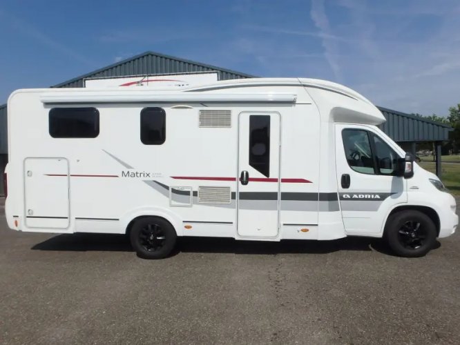 Adria Matrix Axess 670 SC EILANDBEN MET HEFBED  foto: 1