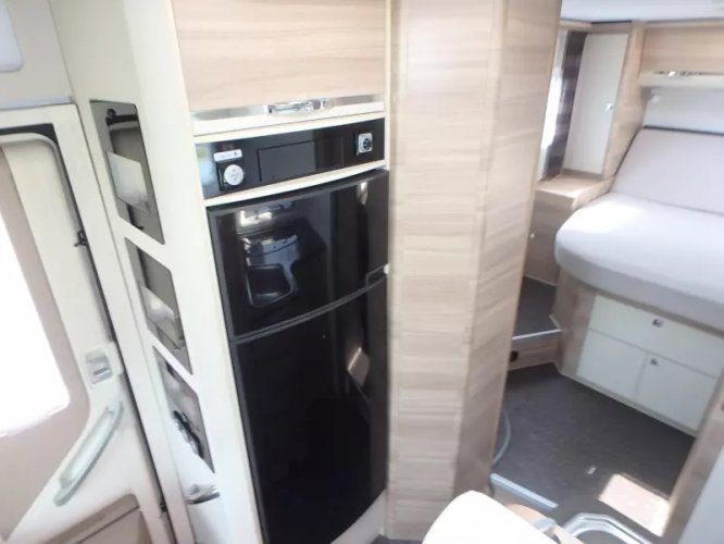 Adria Matrix Axess 670 SC EILANDBEN MET HEFBED  foto: 16