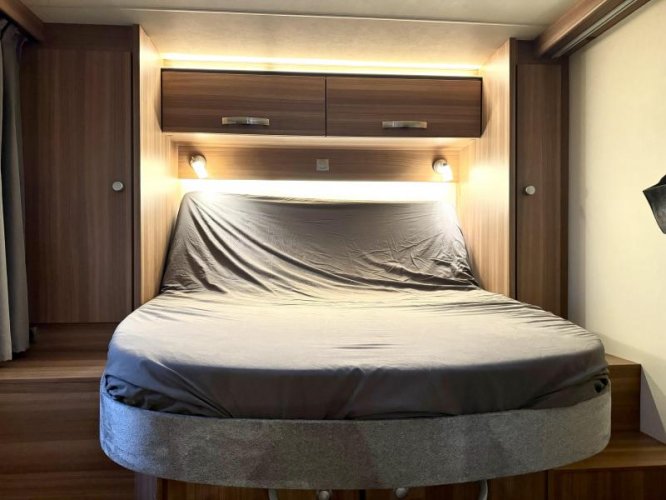 Weinsberg CaraSuite 700 Queensbed geen hefbed  foto: 5