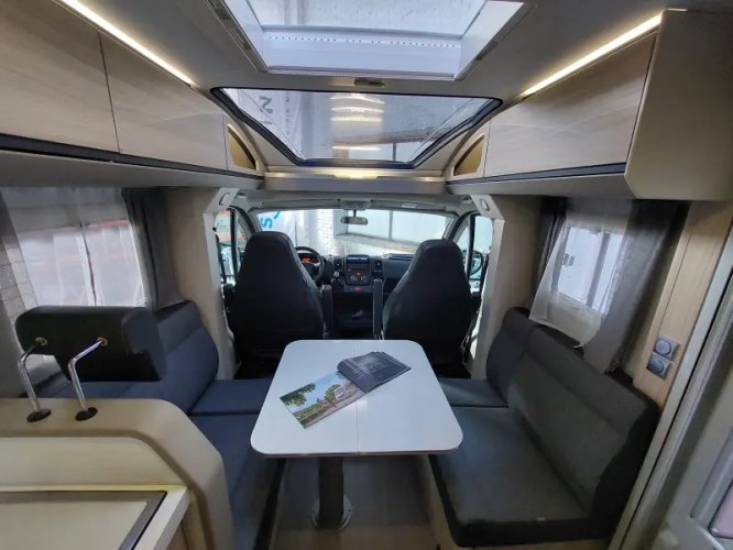 Adria Compact Axess DL Lengtebedden face 2 face  foto: 8