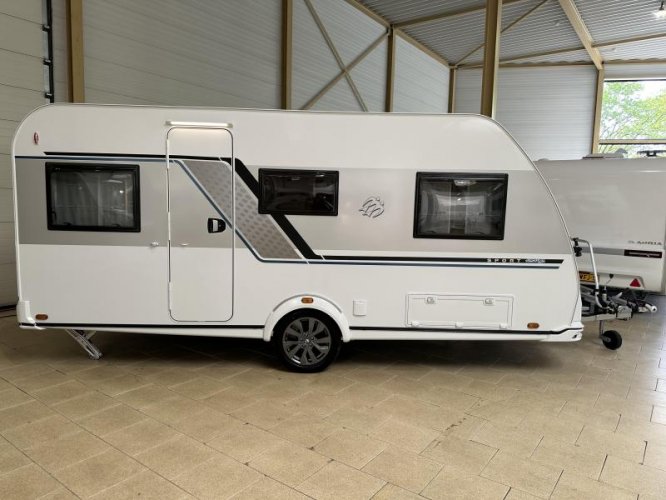 Knaus Sport E-Power Selection 460 EU ex-verhuur / lengtebedden 