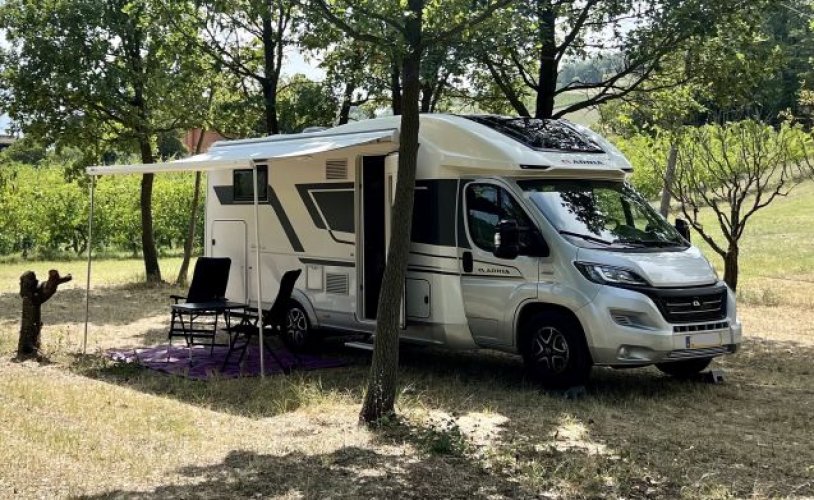 Adria Mobil 2 pers. Adria Mobil camper huren in Zwolle? Vanaf € 145 p.d. - Goboony