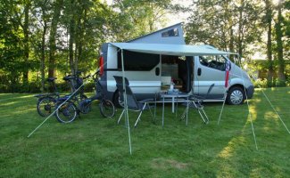Autres 2 pers. Louer un camping-car Renault Trafic L2H1 à Ter Idzard ? À partir de 97 € par jour - Goboony