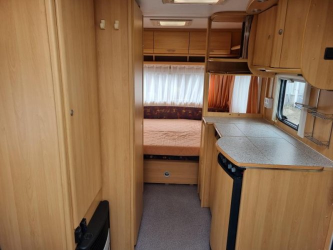 Dethleffs Camper 460 DB - Mover & Voortent -  foto: 6