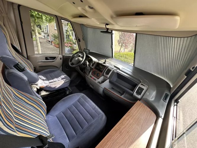 Hymer B674 CL Enkele bedden + Hefbed  foto: 7