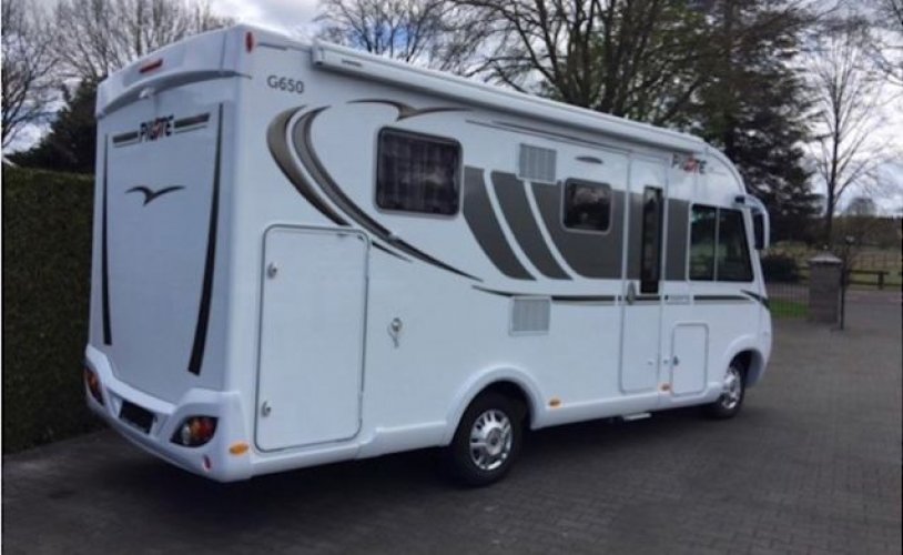 Pilot 4 pers. Rent a pilot motorhome in Winssen? From € 97 pd - Goboony photo: 1