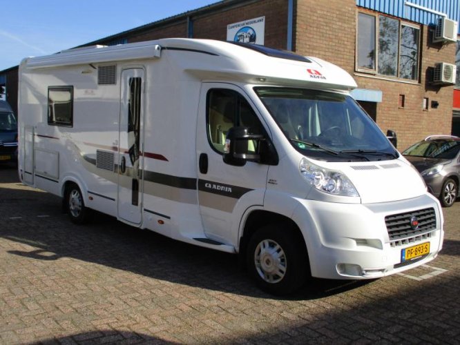 Adria Supreme 670 SLT Zeer luxe camper !  hoofdfoto: 1