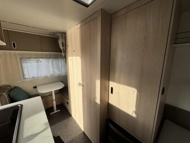 Adria Aviva 360 DD Dwars bed,boiler,autark  foto: 10