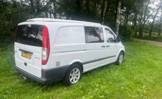 Mercedes-Benz 2 pers. Mercedes-Benz camper huren in Oirschot? Vanaf € 67 p.d. - Goboony