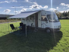 Hymer B574 Airco, Lit fixe et lit escamotable, 4-5 pers