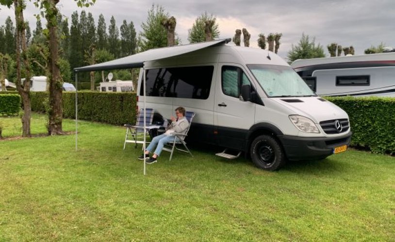 Mercedes-Benz 2 pers. Mercedes-Benz camper huren in Mill? Vanaf € 64 p.d. - Goboony foto: 0