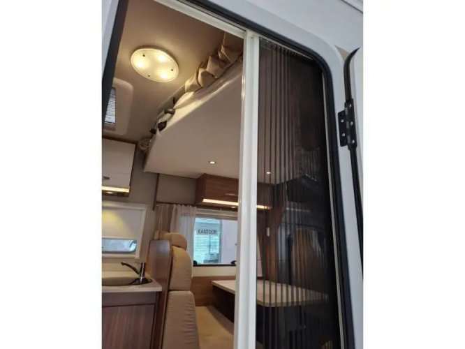 Hymer Carado 448 Enkele Bedden Hefbed  foto: 5