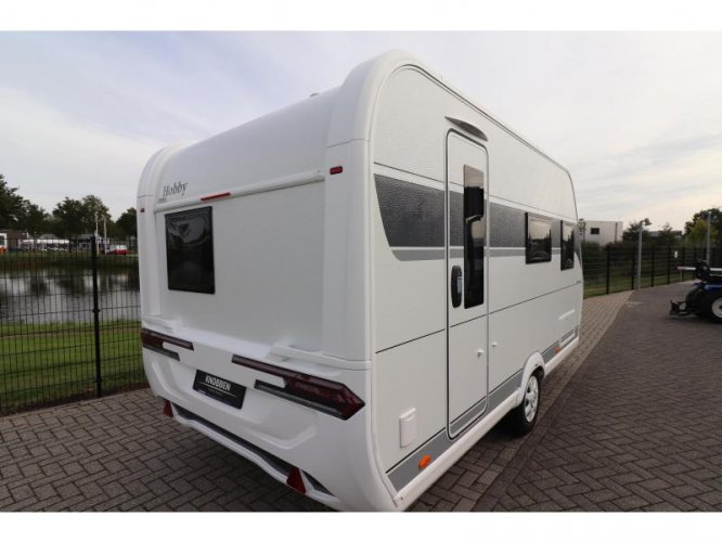 Hobby De Luxe 440 SF Model 2024 - 1500Kg 