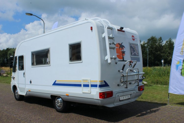 Bürstner i 572 integraal 122 pk, 4 pers dinette, hefbed, nette camper voor zijn leeftijd, Bj. 2002 Marum Groningen