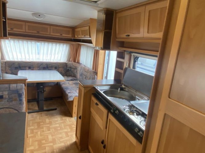 Hymer Eriba Nova 650 HTD Rondzit M dinette vastbed  foto: 11