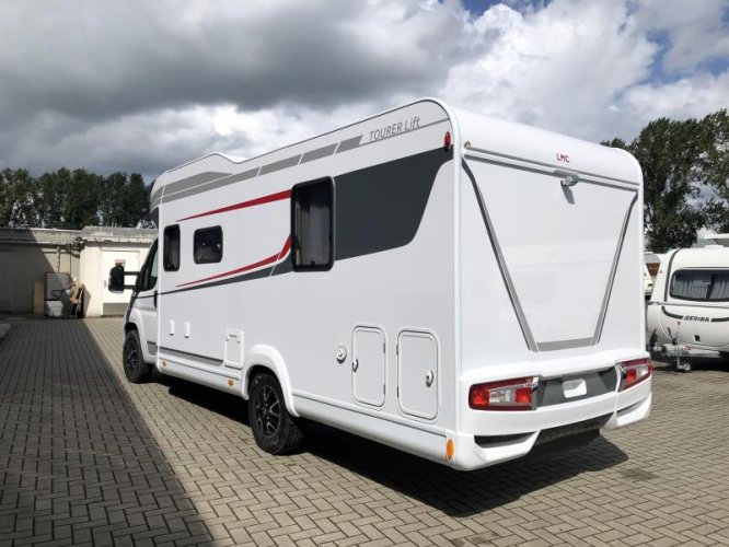 LMC Tourer 720 H met elektrisch hefbed  foto: 19