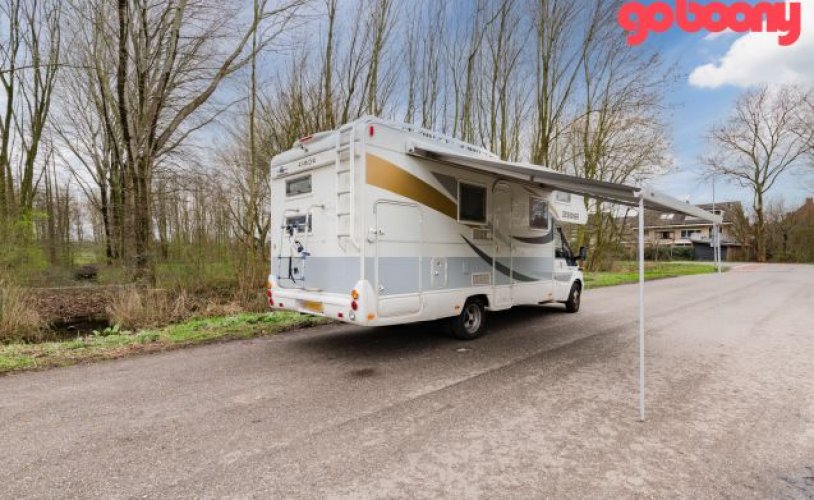 Ford 7 pers. Louer un camping-car Ford à Rotterdam ? A partir de 82 € par jour - Goboony photo : 1