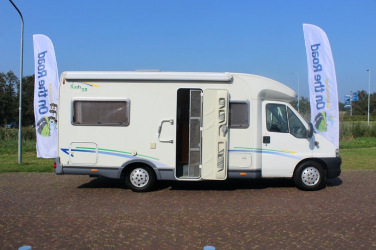 Chausson Flash 08 2.3 JTD 110 PK Half-integraal, Fransbed, Zonnepaneel, Ruime zit voor. Draaistoelen voor, Bj. 2006 Marum  (Groningen)