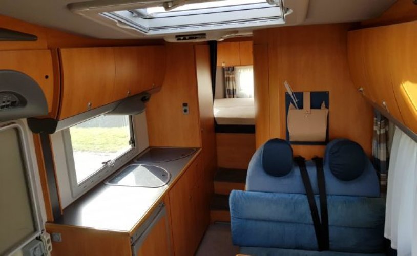 Knaus 6 pers. Rent a Knaus motorhome in Amsterdam? From € 145 pd - Goboony photo: 1