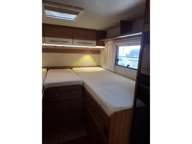 Hymer Carado 448 Enkele Bedden Hefbed  foto: 7