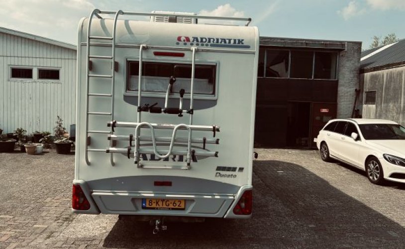 Adria Mobil 4 pers. Adria Mobil camper huren in Breda? Vanaf € 69 p.d. - Goboony foto: 0