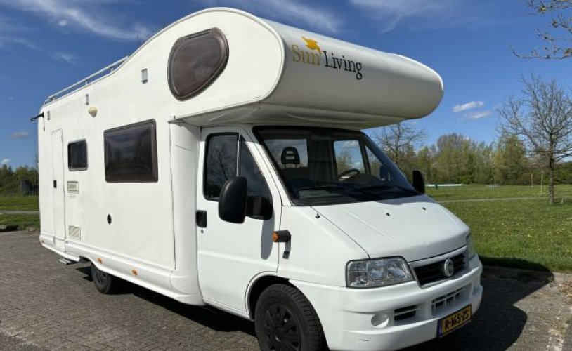 Soleil Living 4 pers. Vous souhaitez louer un camping-car Sun Living à Heerjansdam ? A partir de 79€ par jour - Goboony photo : 1