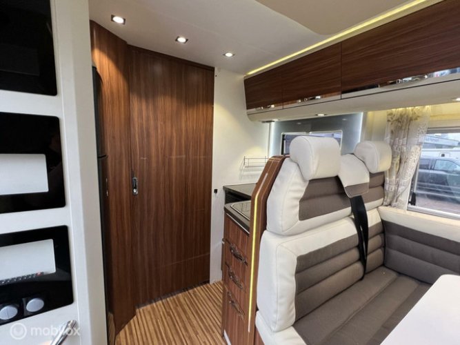 Adria Coral S 690SC Queensbed foto: 8