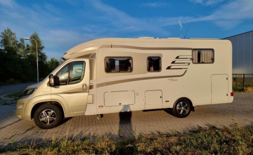 Hymer 4 pers. Rent a Hymer motorhome in Enschede? From € 152 pd - Goboony photo: 1