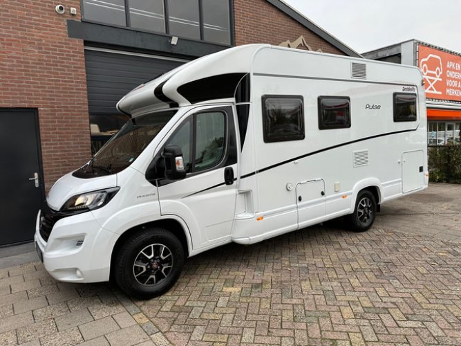 Dethleffs Pulse T6811 Automaat 9G! Lage bedden! 6200km! foto: 7